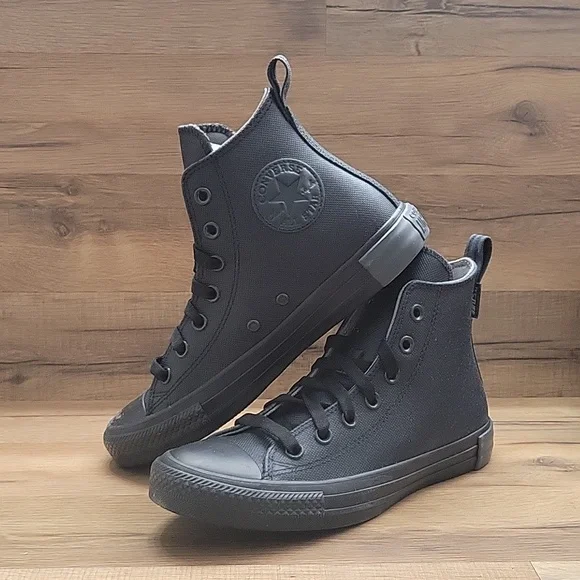Converse High top Brand new in the box. - Picture 2 of 13